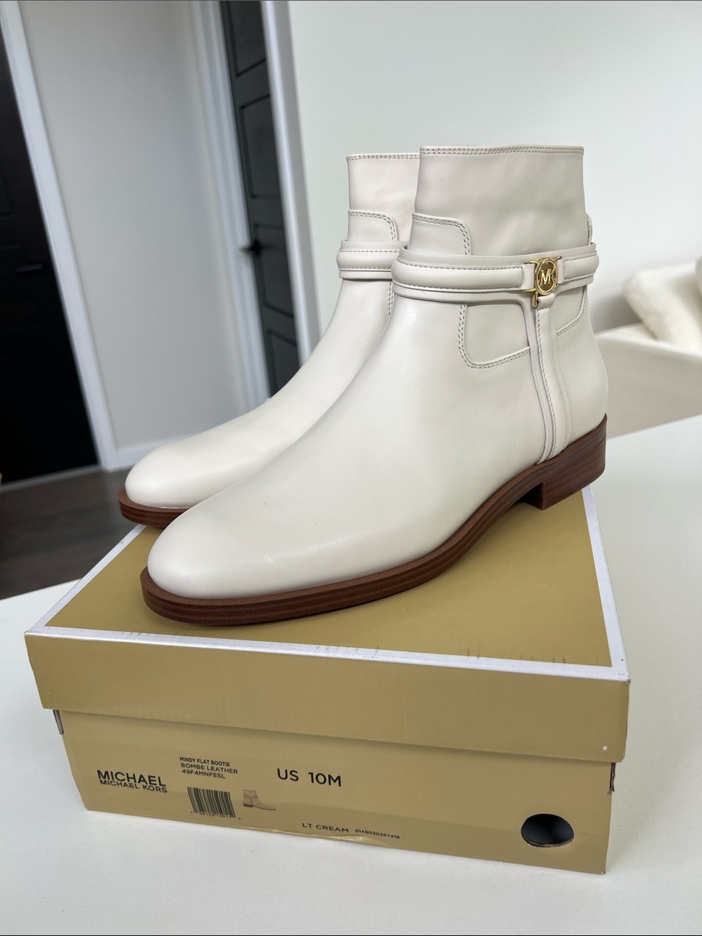 Michael by Michael Kors mindy flat light cream leather booties ankle boots 10